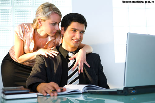 Flirter avec un collegue marie